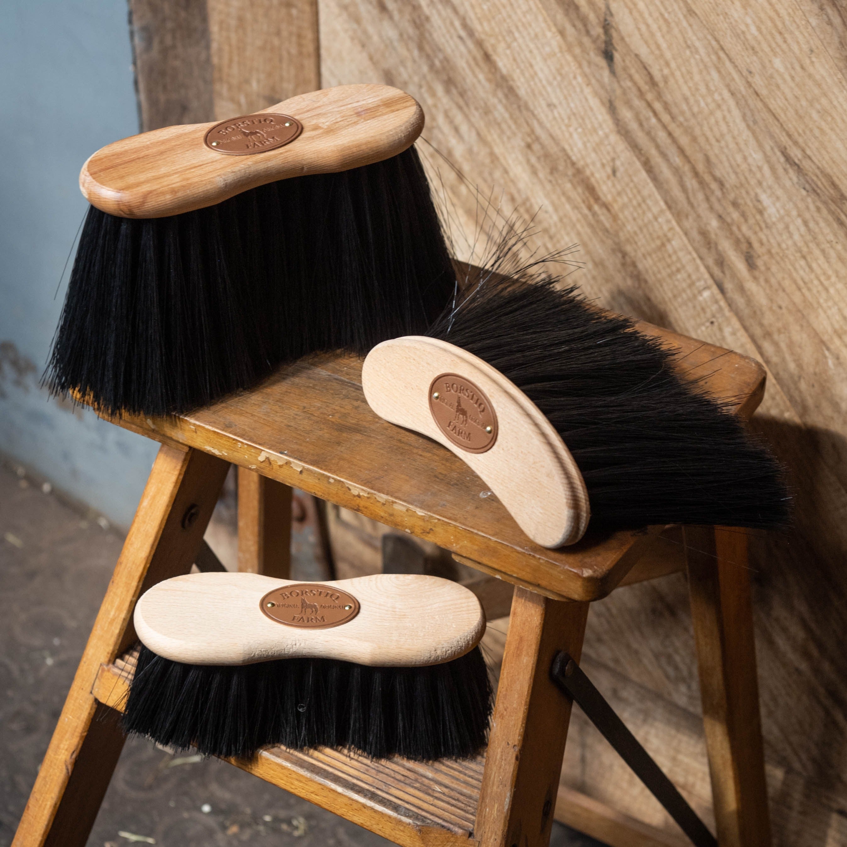 Borstiq Shaped Maxi Soft Flick Brush
